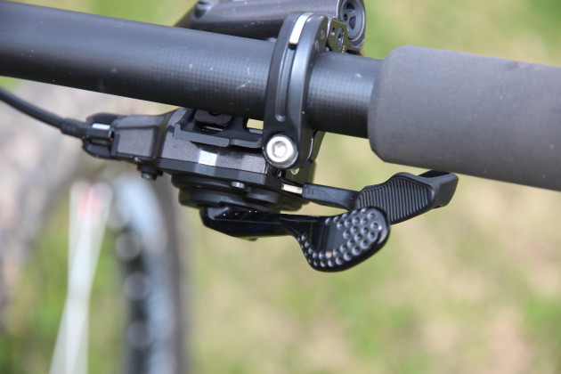 New i-Spec II mounts keep the bars looking tidy and the textured triggers offer plenty of finger traction.
